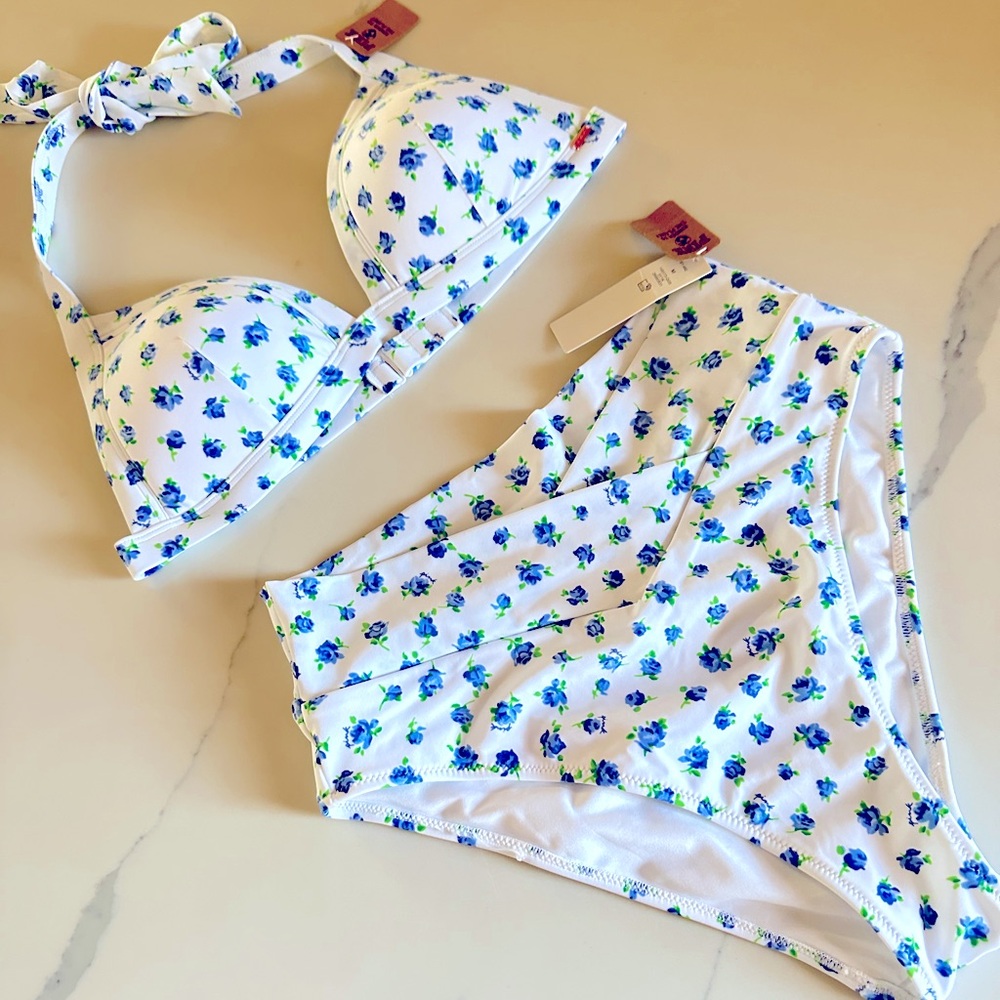 Pink Victoria’s Secret Blue and White Floral Bikini set size Medium